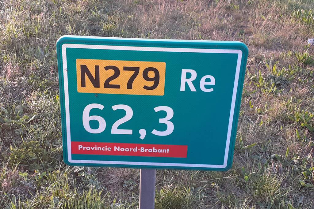 Wiel aanhangwagen vliegt in brand