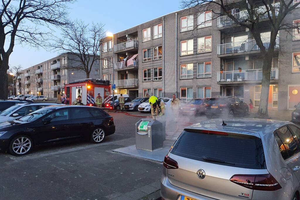 Forse rookontwikkeling bij ondergrondse containerbrand