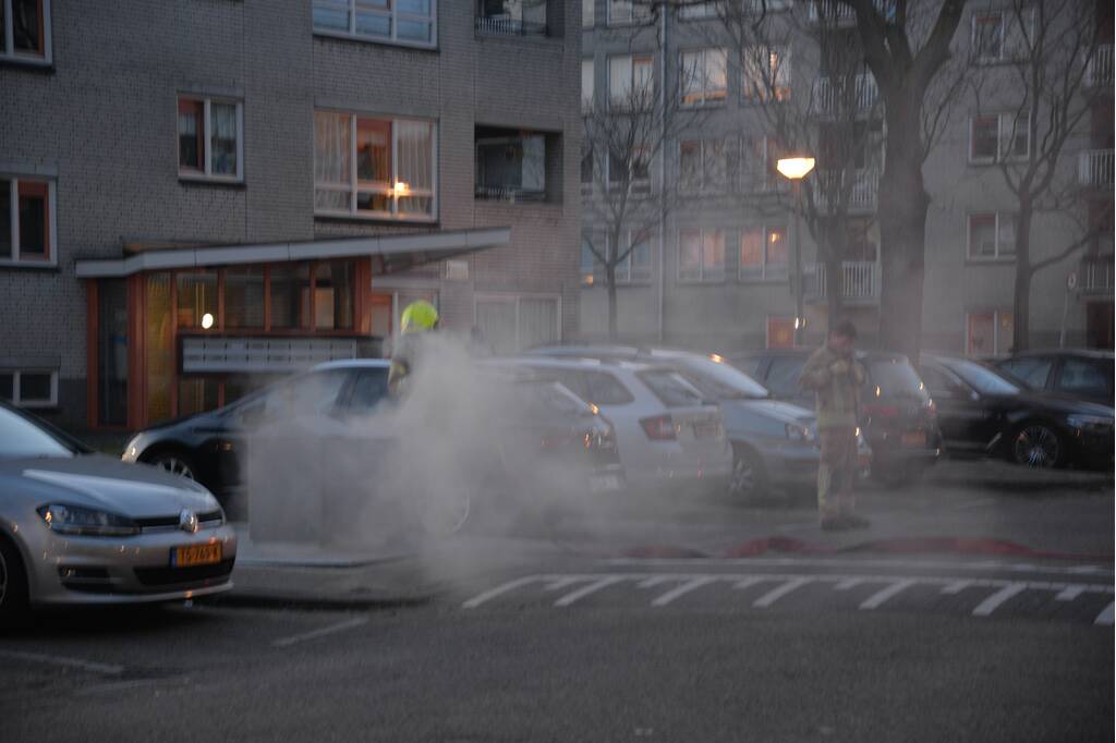 Forse rookontwikkeling bij ondergrondse containerbrand