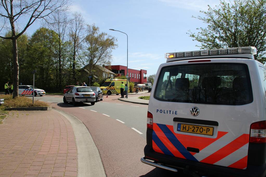 Auto's frontaal op elkaar gebotst