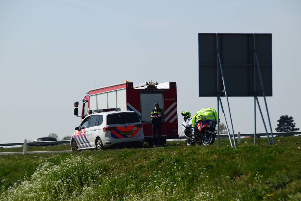 Auto te water geraakt, bestuurder overleden