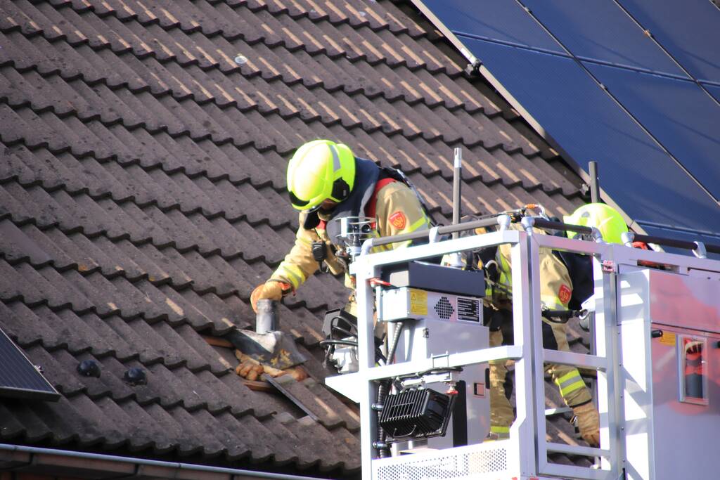 Wespennest wegbranden zorgde voor dakbrand