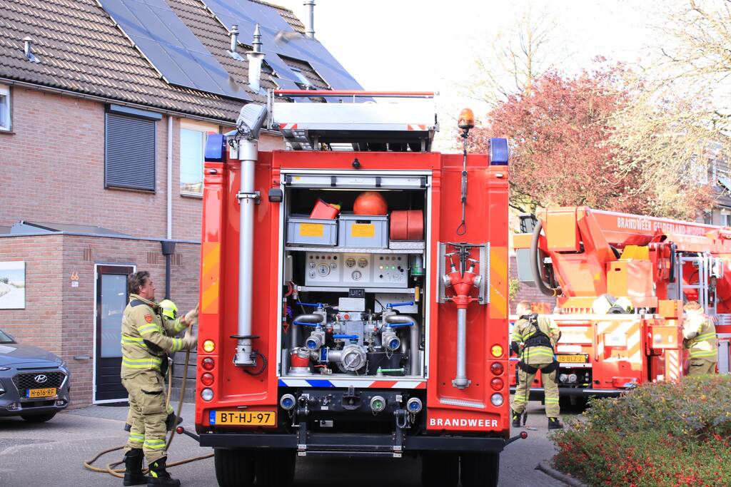 Wespennest wegbranden zorgde voor dakbrand