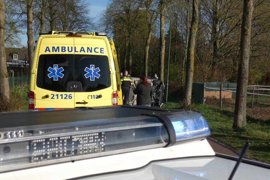 Automobilist belandt op zijkant