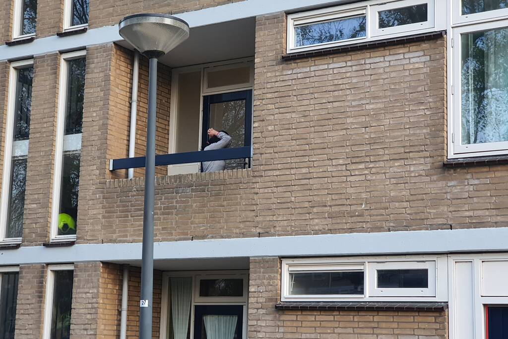 Kind binnen, ouder buiten