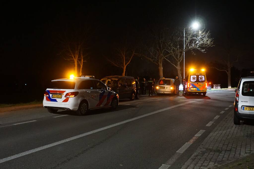 Automobilist aangehouden na botsing tegen lantarenpaal