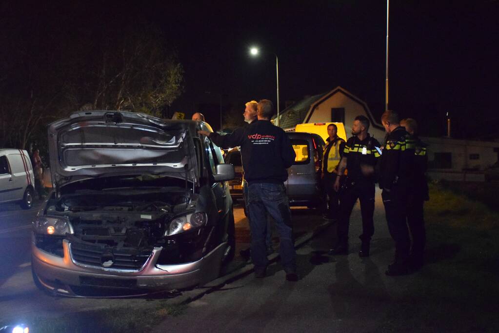 Automobilist aangehouden na botsing tegen lantarenpaal