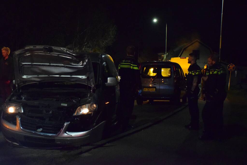 Automobilist aangehouden na botsing tegen lantarenpaal