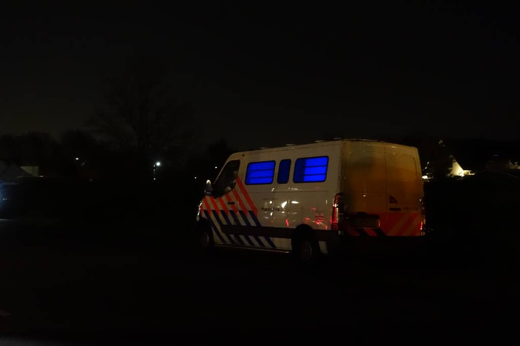 Automobilist aangehouden na botsing tegen lantarenpaal