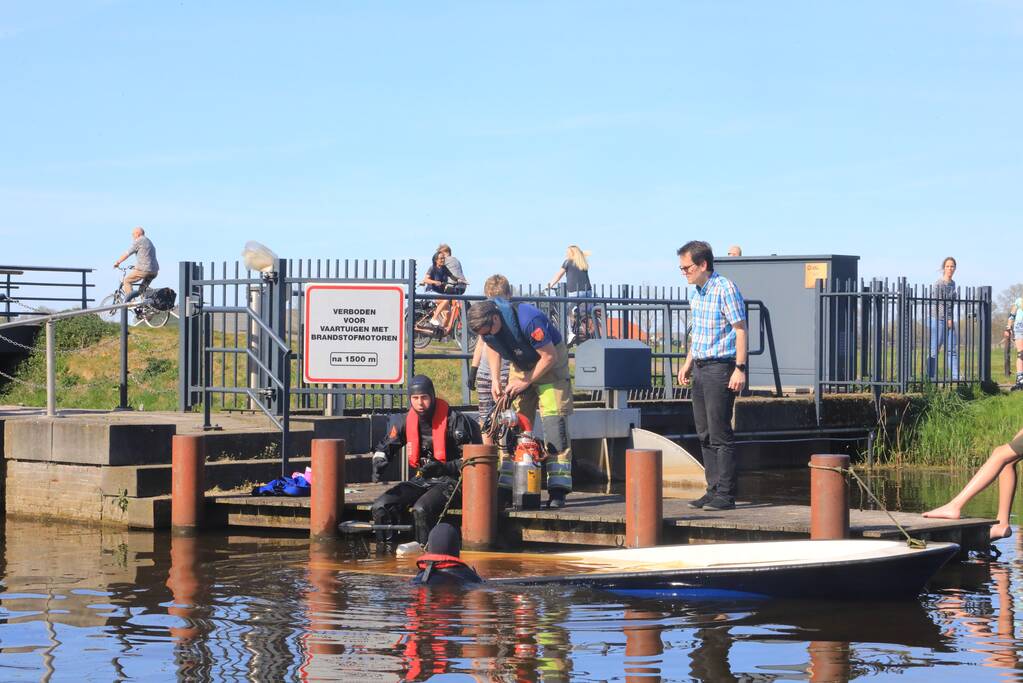 Elektrische boot gezonken voor sluis