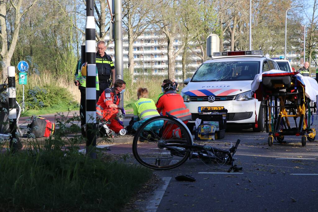 Persoon ernstig gewond na aanrijding met politiewagen