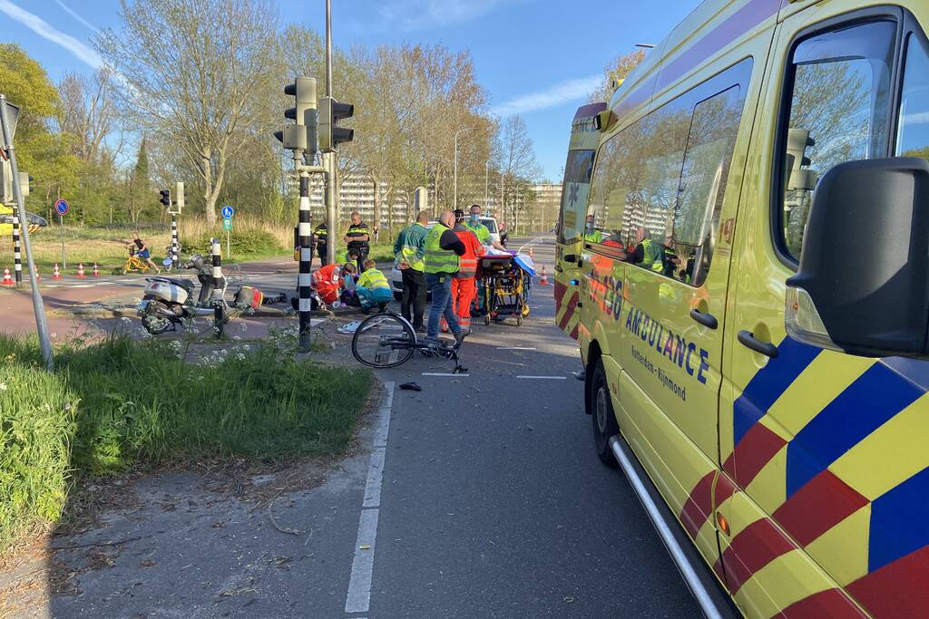 Persoon ernstig gewond na aanrijding met politiewagen