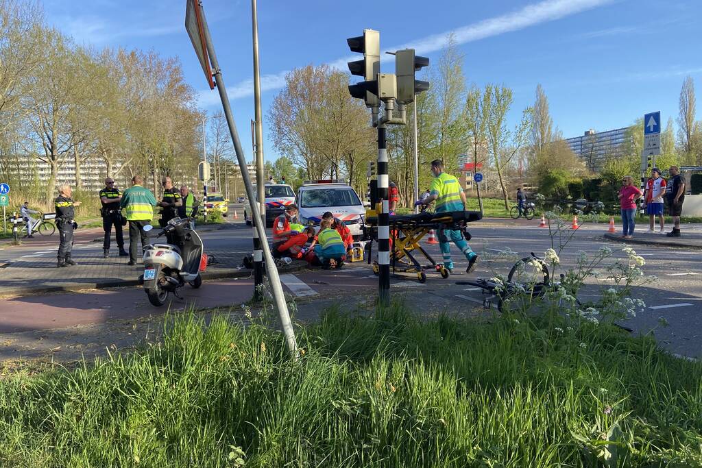 Persoon ernstig gewond na aanrijding met politiewagen