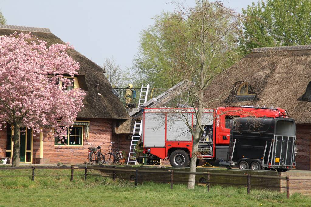 Brand in woning met rieten dak