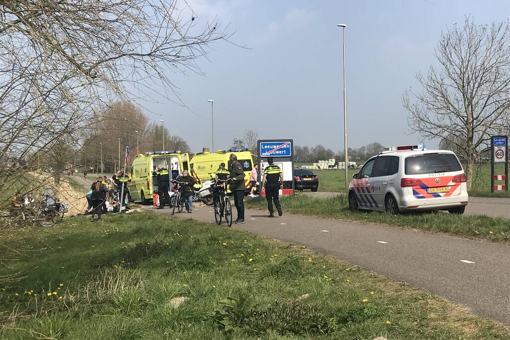 Persoon gereanimeerd na te water raken