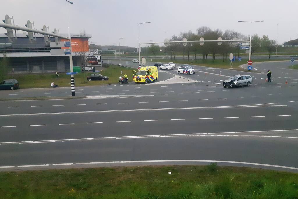 Auto's botsen op kruising