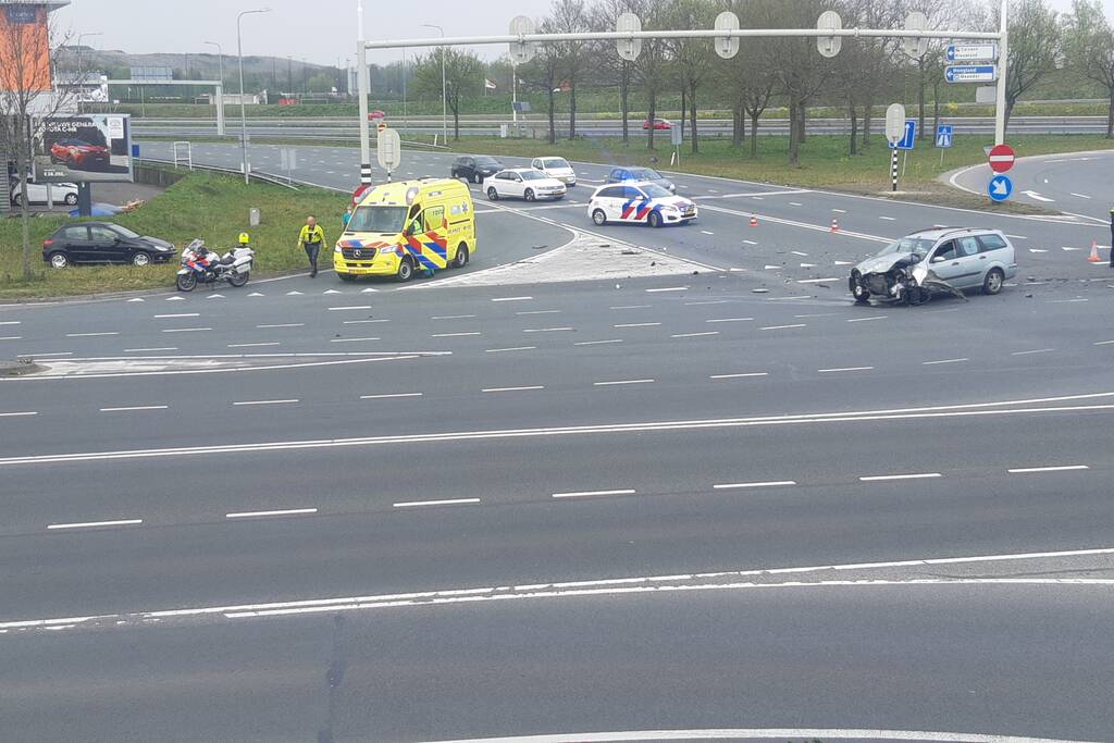 Auto's botsen op kruising