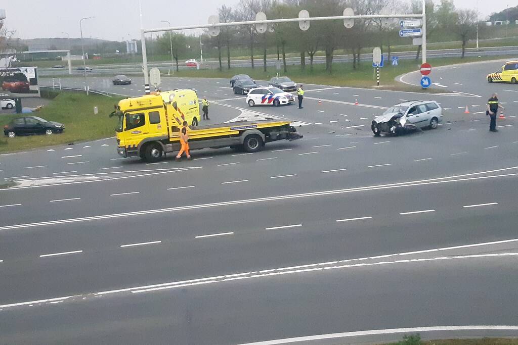 Auto's botsen op kruising