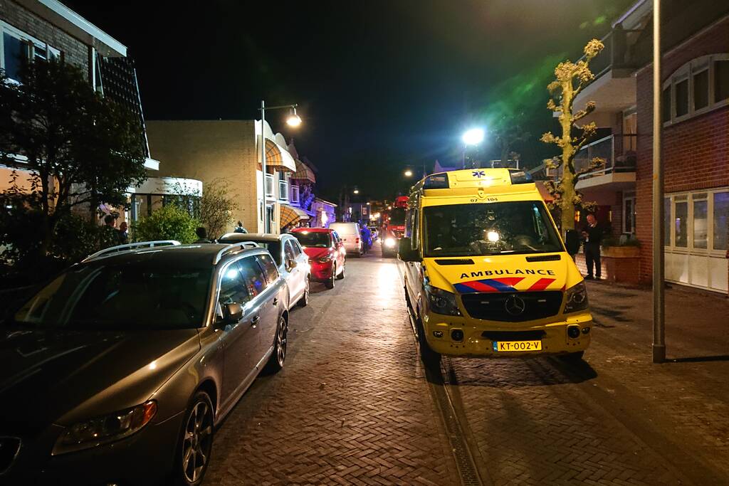 Persoon door het dak van loods gezakt