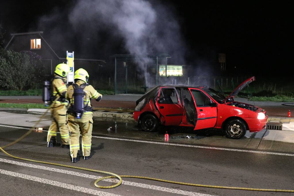 Auto volledig uitgebrand