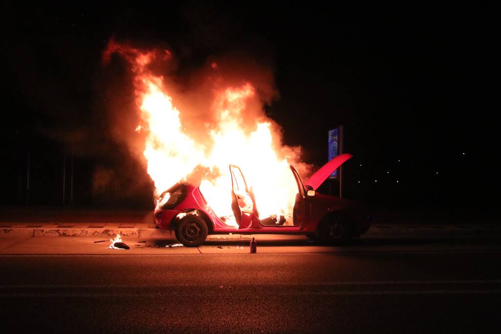 Auto volledig uitgebrand
