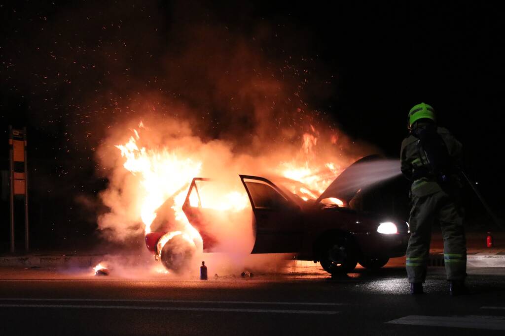 Auto volledig uitgebrand