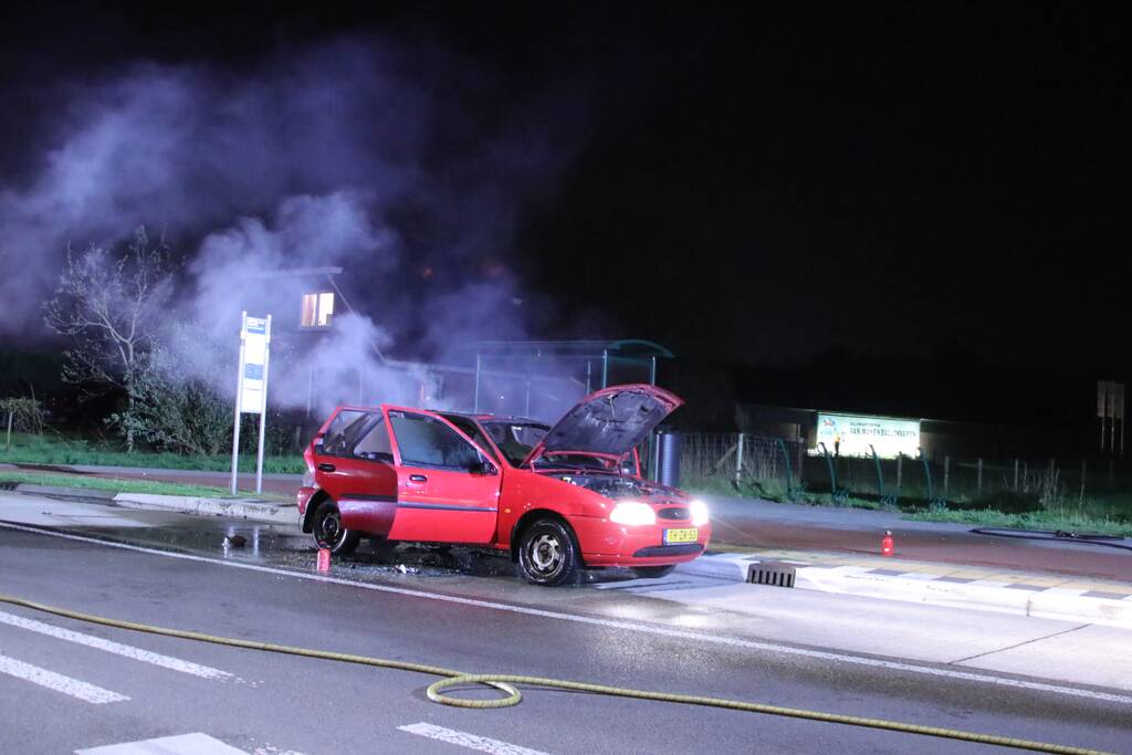 Auto volledig uitgebrand