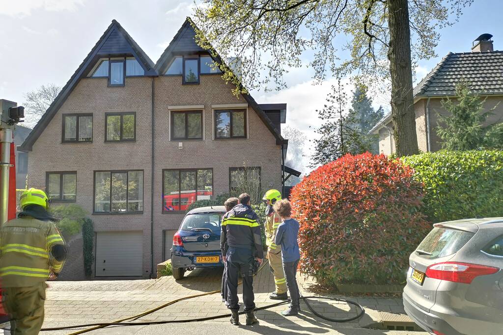 Containerbrand slaat over naar dak