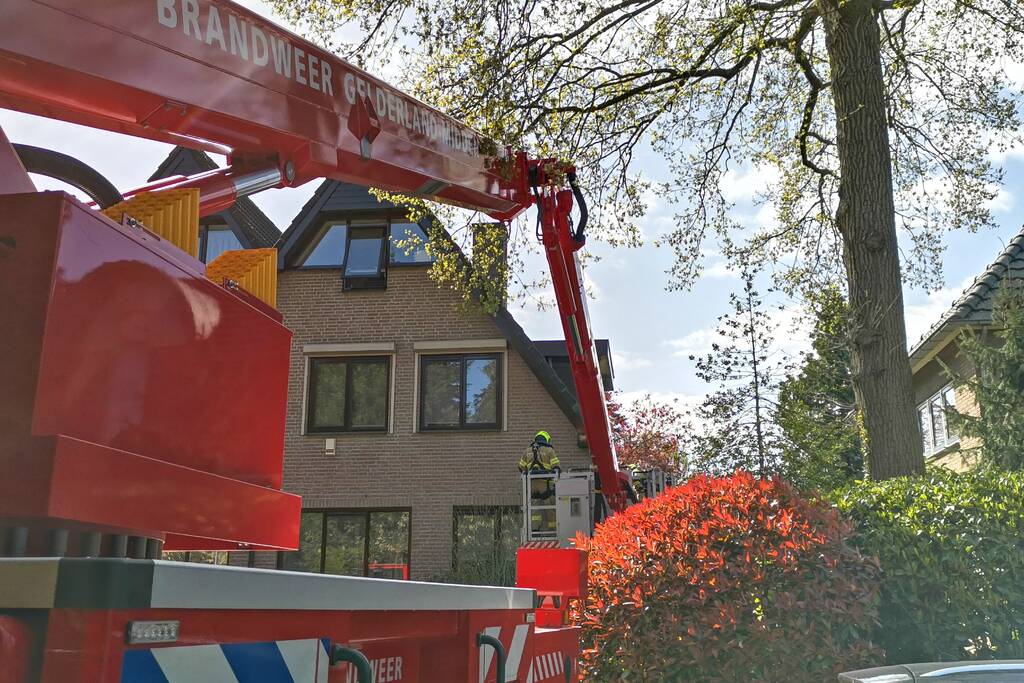 Containerbrand slaat over naar dak