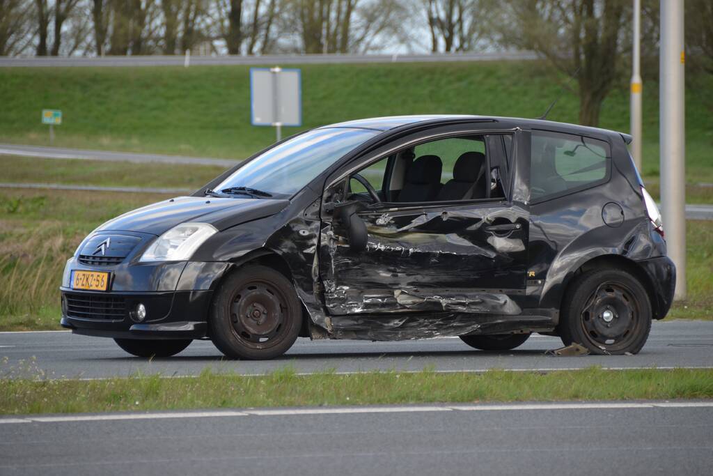 Flinke schade na ongeval op kruising
