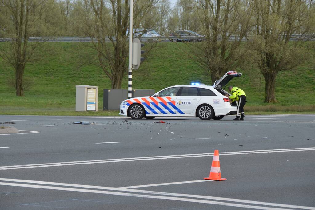 Flinke schade na ongeval op kruising
