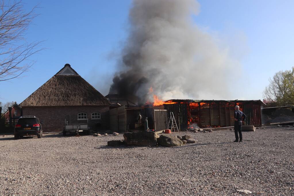 Uitslaande brand in schuur