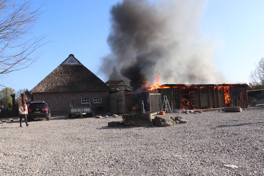 Uitslaande brand in schuur
