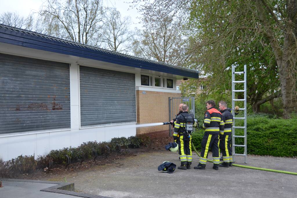Planten bij kantoor vatten vlam