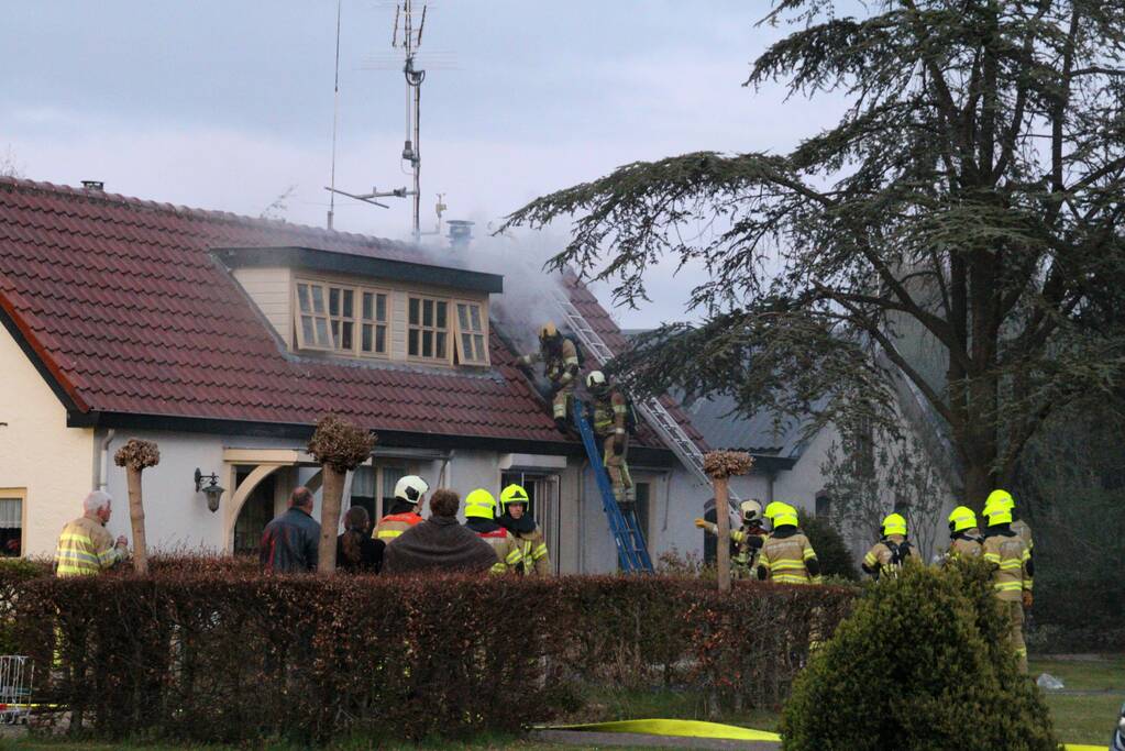 Flinke rookontwikkeling bij dakbrand