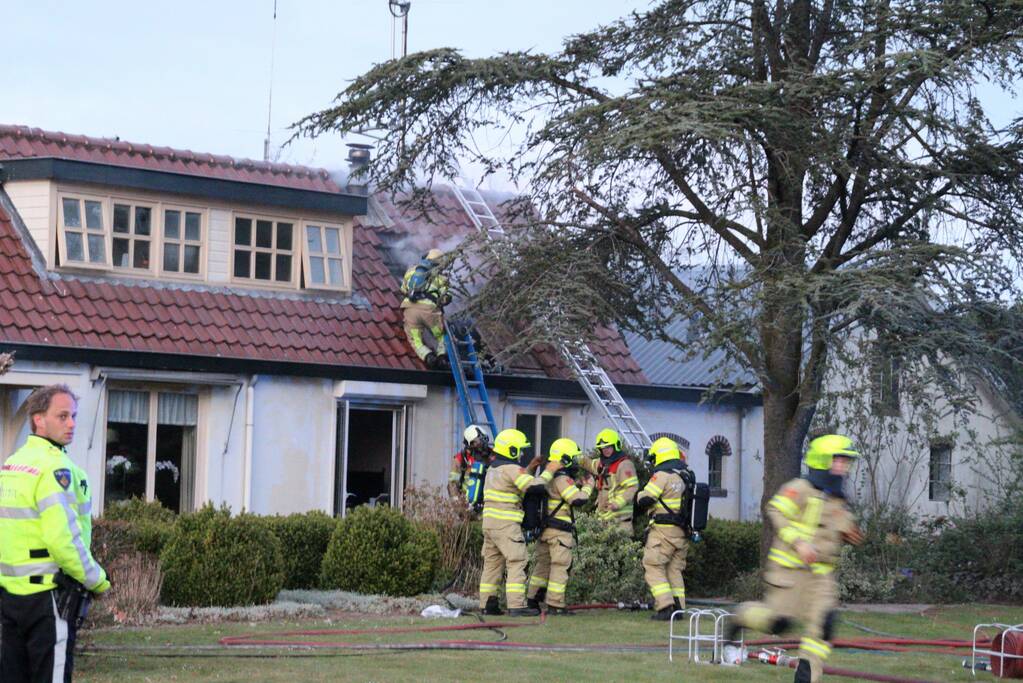 Flinke rookontwikkeling bij dakbrand