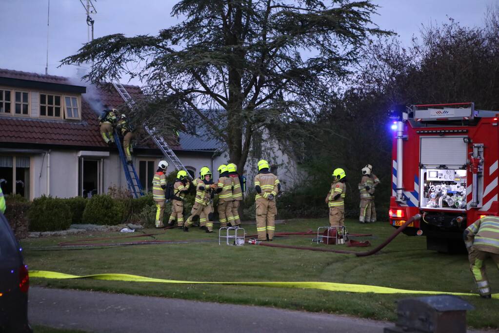 Flinke rookontwikkeling bij dakbrand