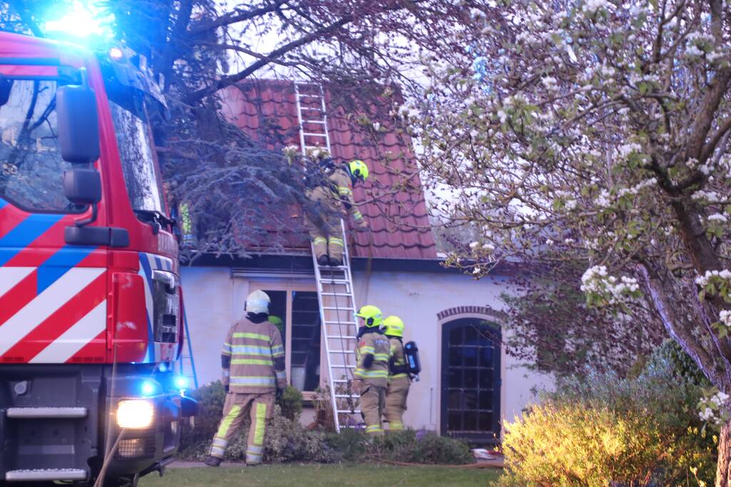 Flinke rookontwikkeling bij dakbrand