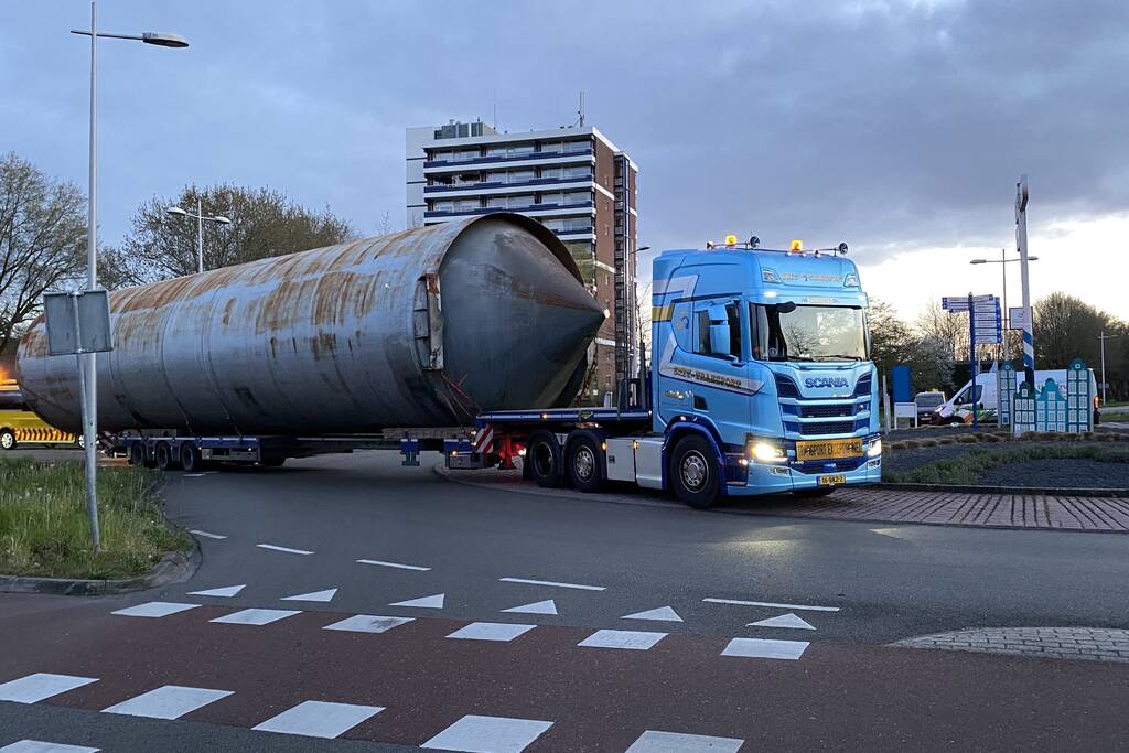 Zwaar transport trekt veel bekijks