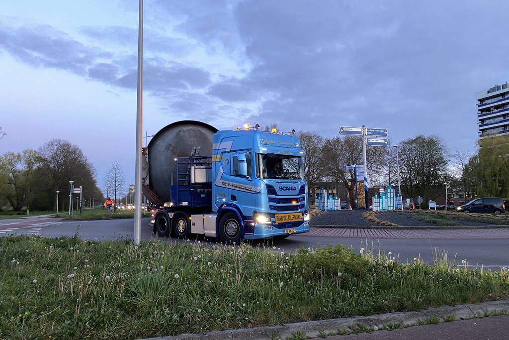 Zwaar transport trekt veel bekijks