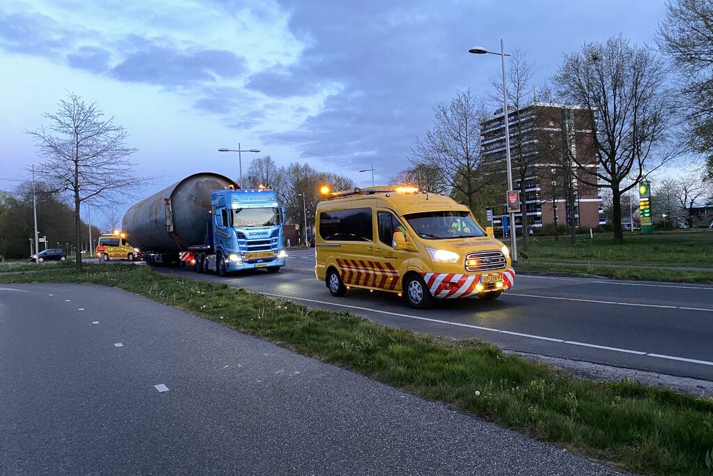 Zwaar transport trekt veel bekijks