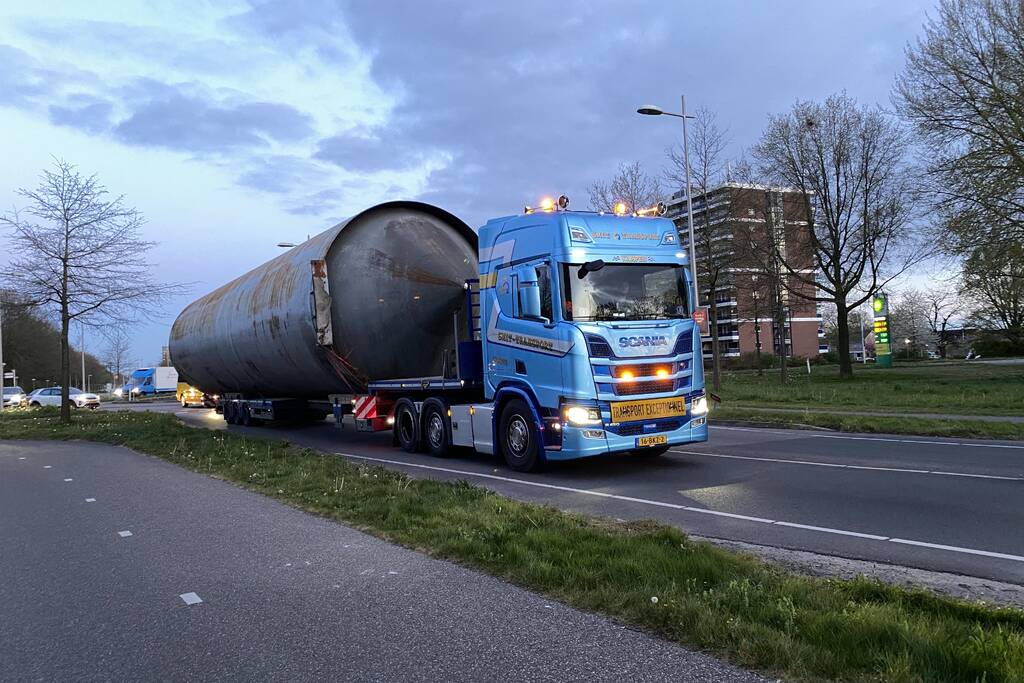 Zwaar transport trekt veel bekijks