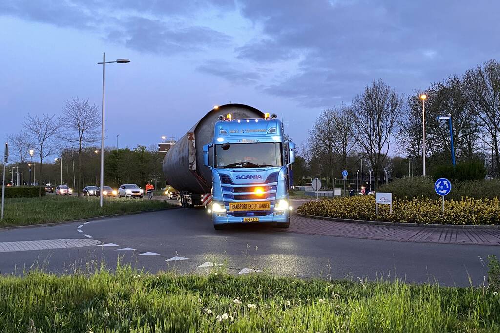 Zwaar transport trekt veel bekijks