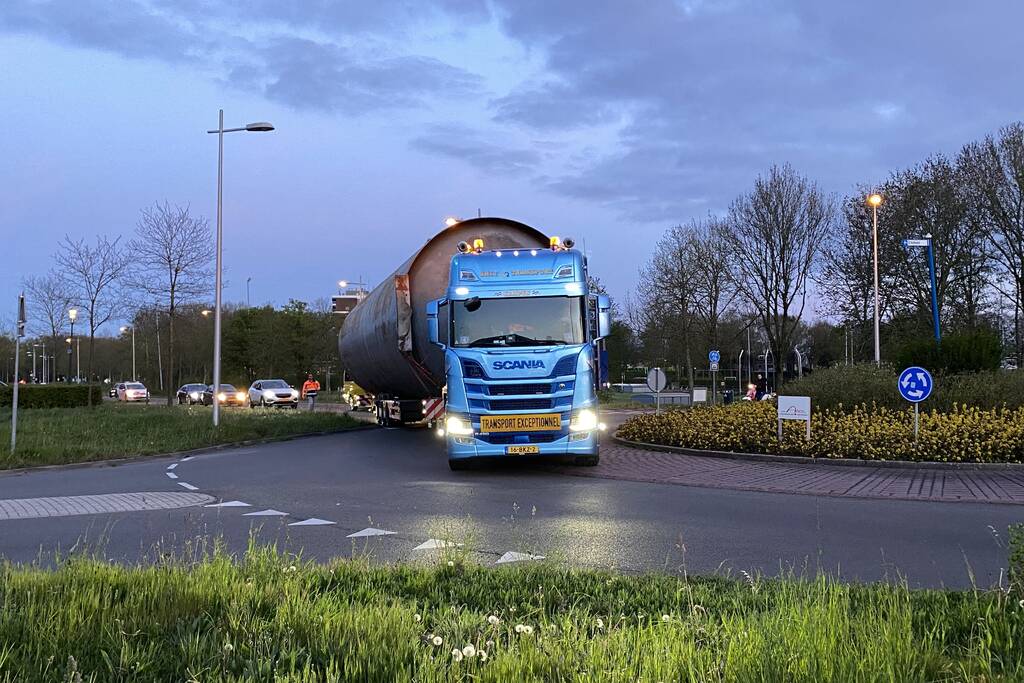Zwaar transport trekt veel bekijks
