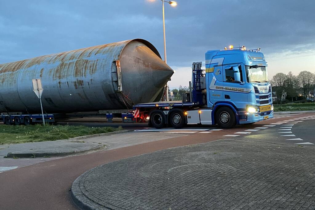 Zwaar transport trekt veel bekijks