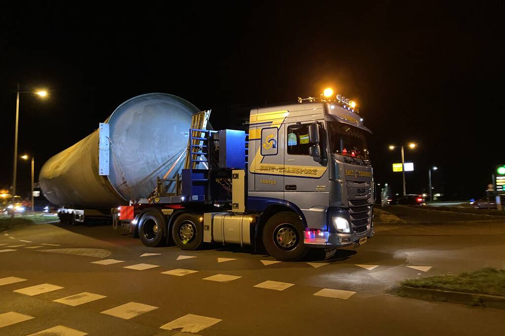 Zwaar transport trekt veel bekijks