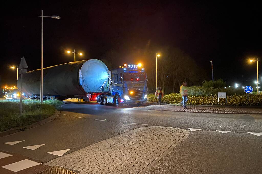 Zwaar transport trekt veel bekijks