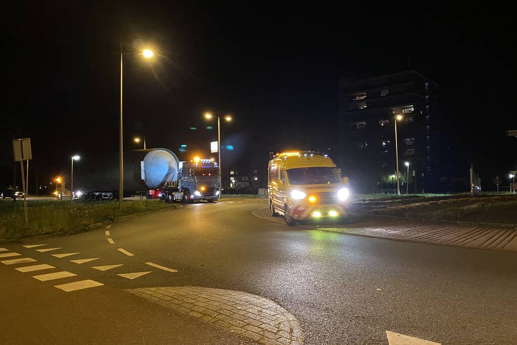 Zwaar transport trekt veel bekijks