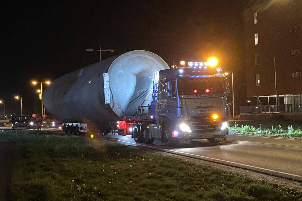 Zwaar transport trekt veel bekijks