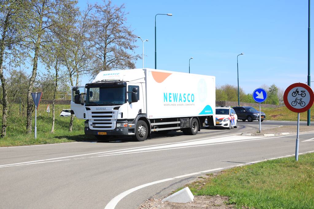 Honderden meters olie door kapotte vrachtwagen